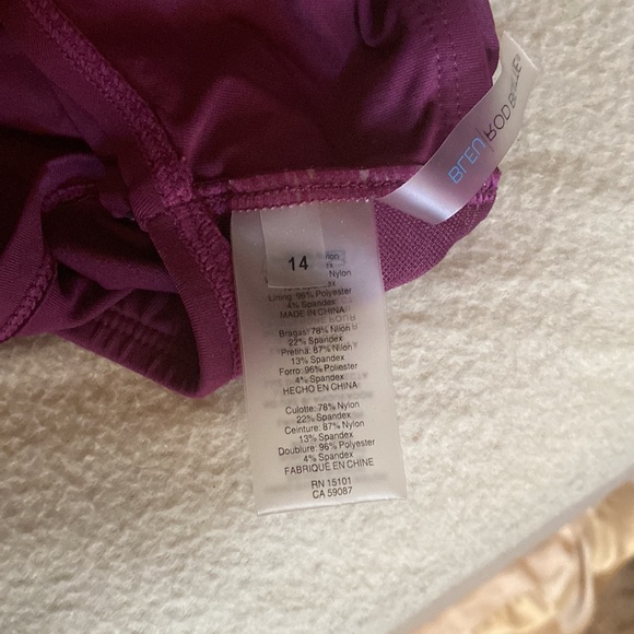 Like new bikini. Beautiful color. - Picture 4 of 7